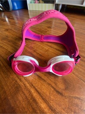 Frogglez Girls Pink Anti-Fog Swimming Goggles Age 3-10 No Pain Strap Pool